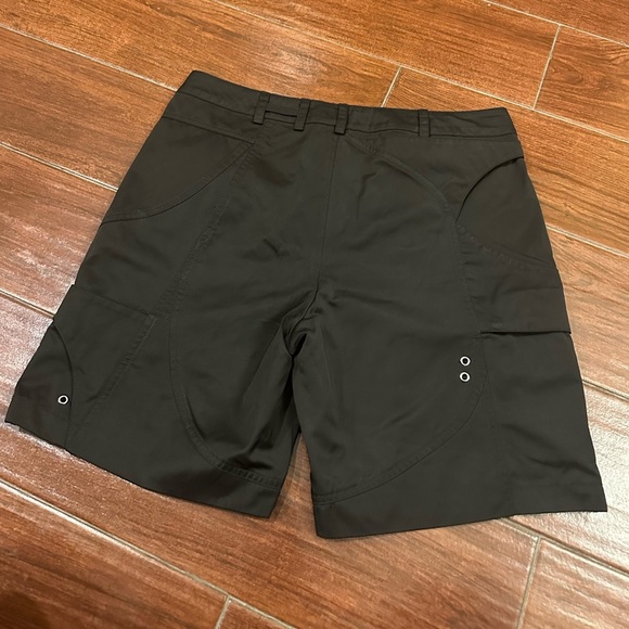 Heliot Emil Black cargo Shorts size 44(waist30) - Picture 4 of 11